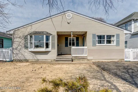 MLS: 22506865