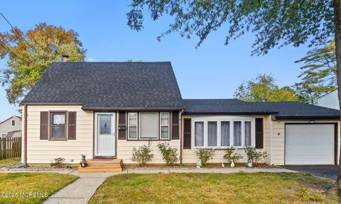 19 Woody Terrace Hazlet NJ 07734