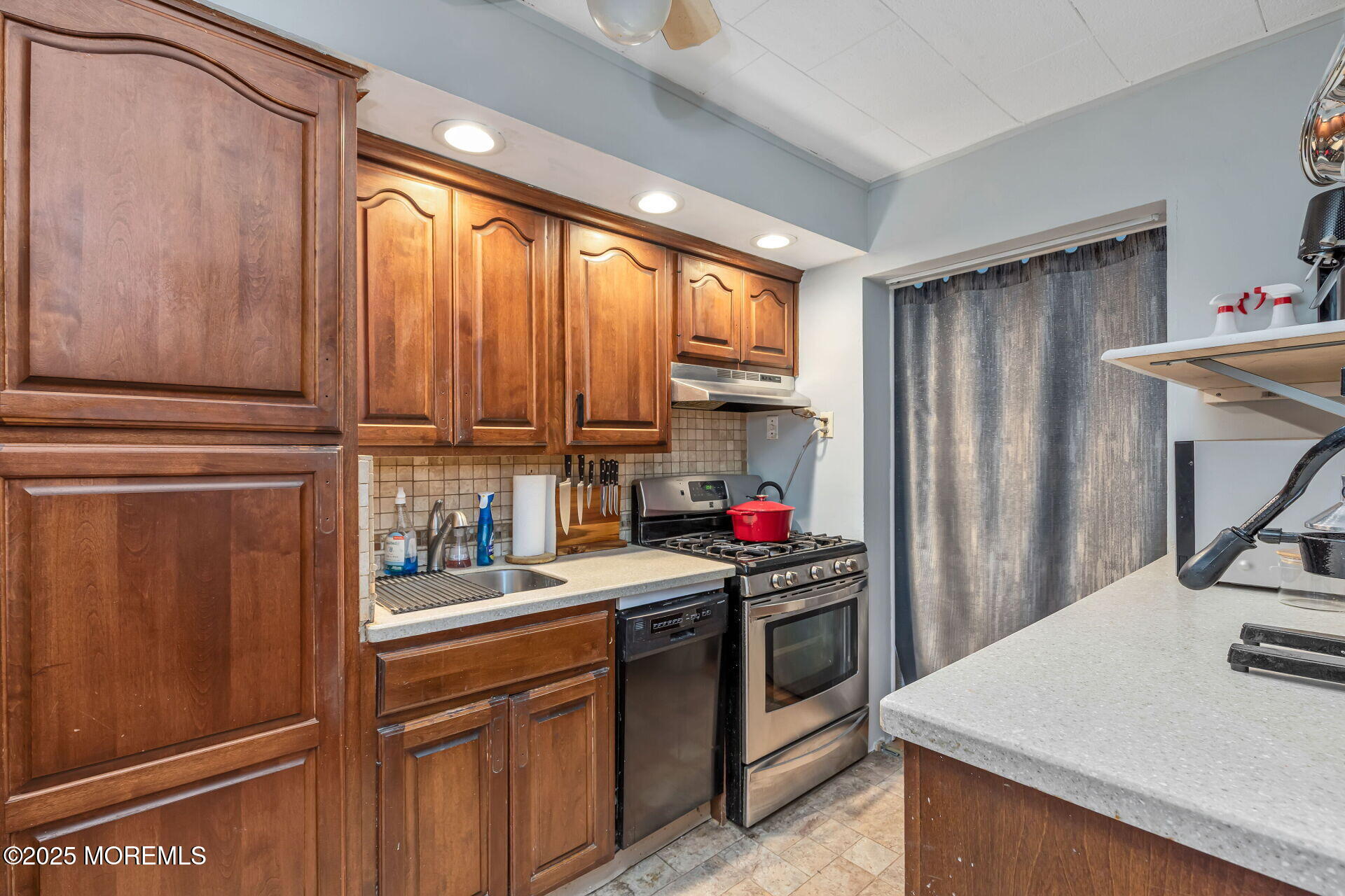 592 Ridgedale Avenue, Woodbridge, New Jersey image 6