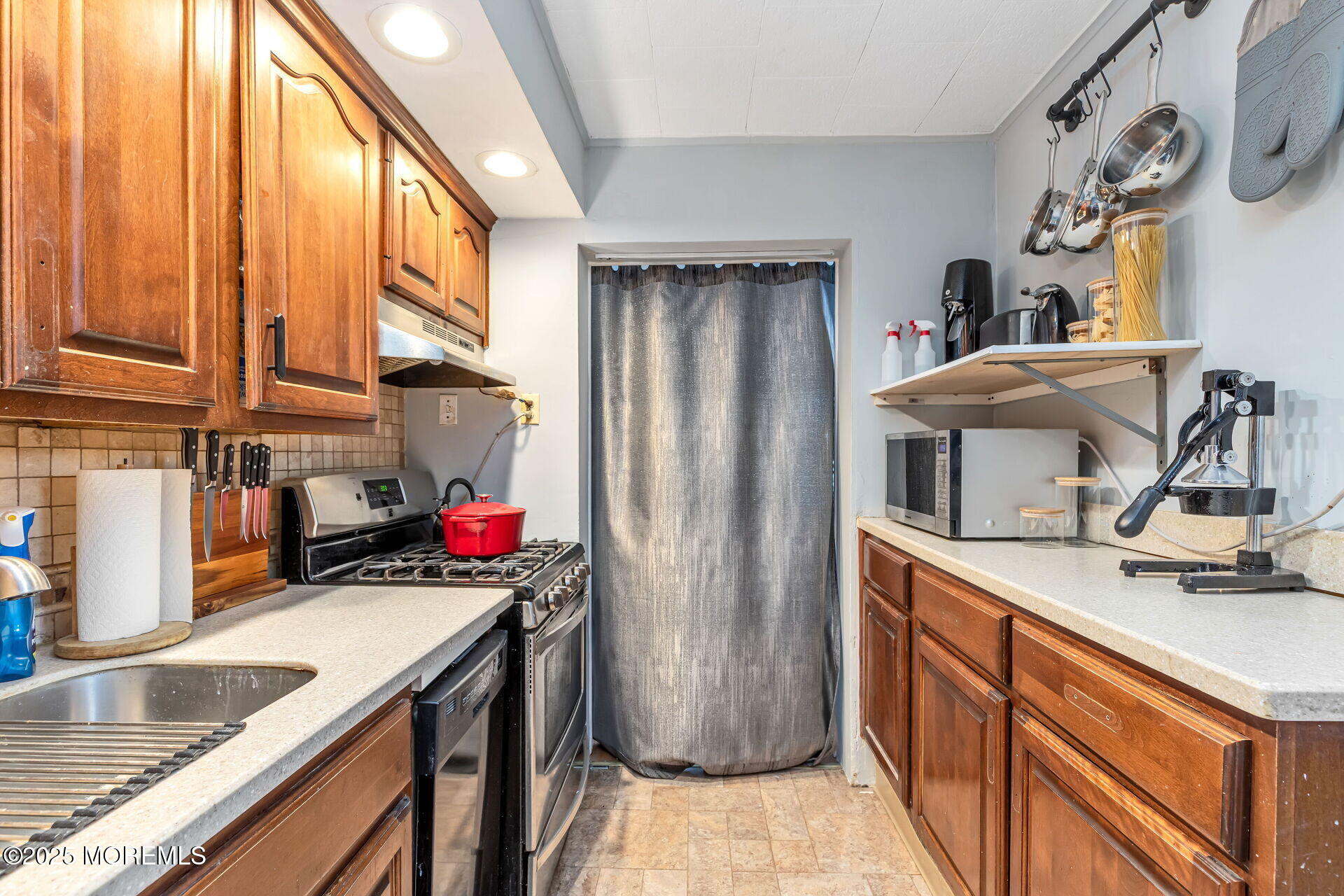 592 Ridgedale Avenue, Woodbridge, New Jersey image 7