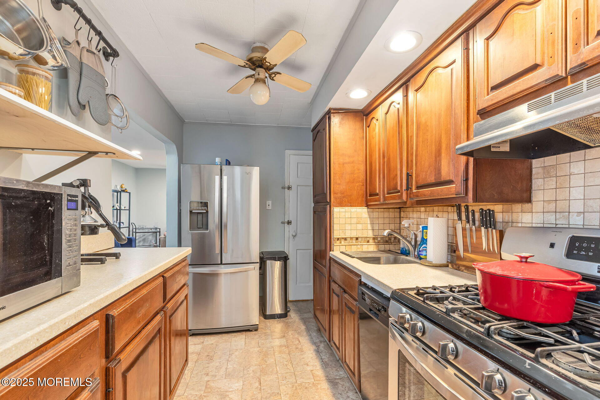 592 Ridgedale Avenue, Woodbridge, New Jersey image 8