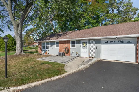 677B New Castle Court, Lakewood, NJ 08701 - #: 22600605