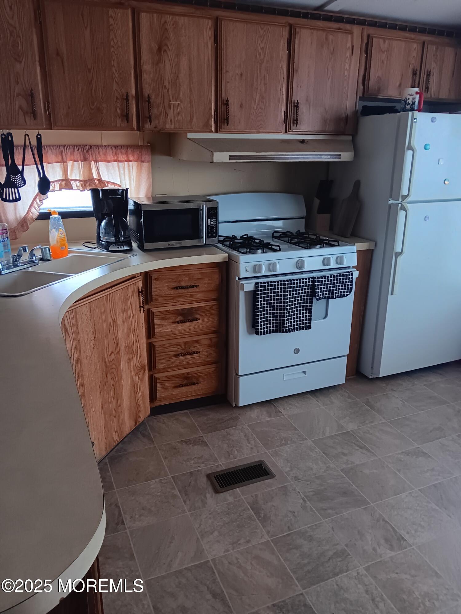 75 Bow Avenue, Hazlet, New Jersey image 6