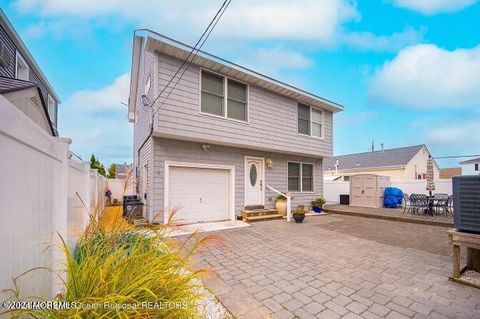 Condo For Rent - 2302 Grand Central Avenue #B<br/> Lavallette, NJ 08735