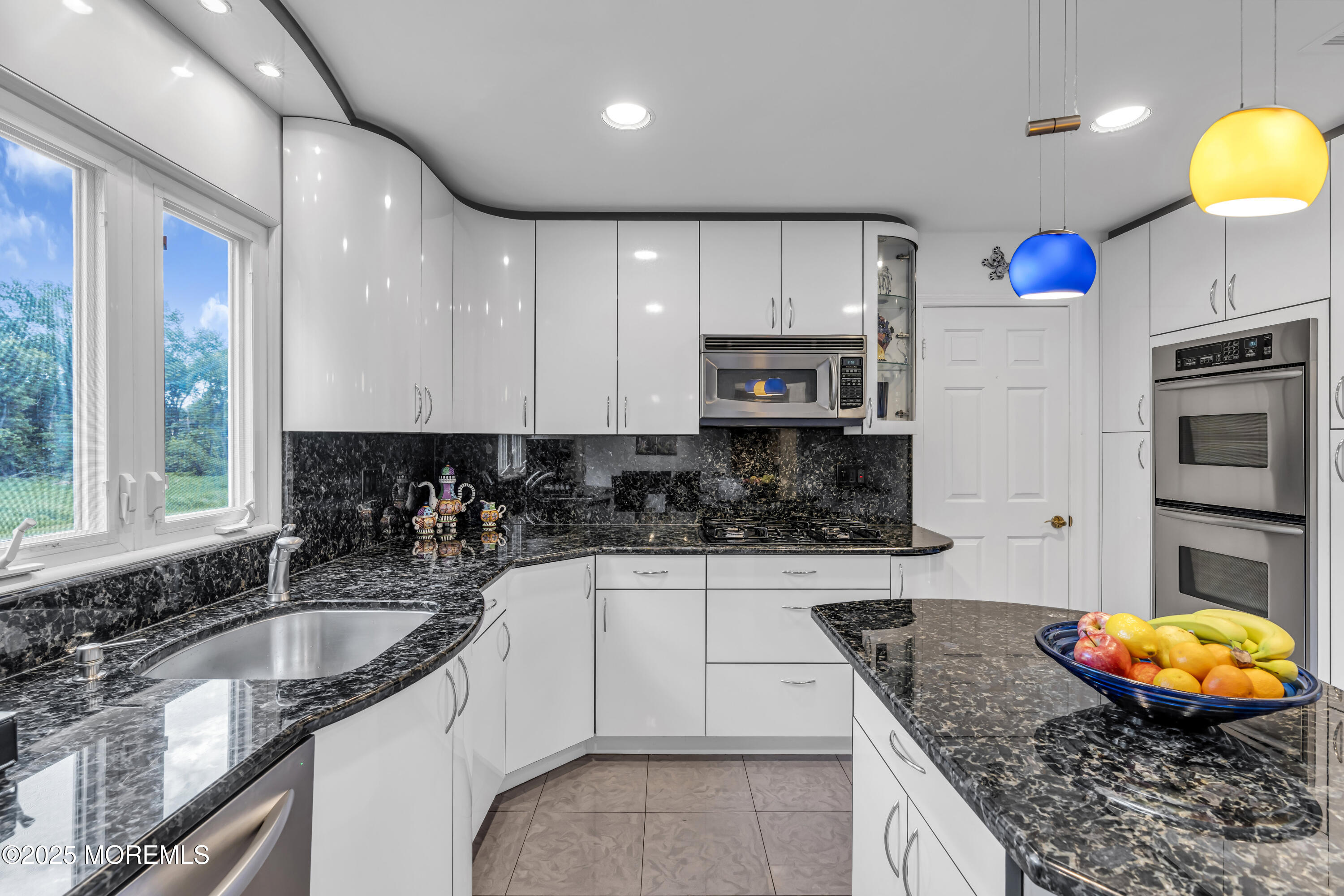 8 Eileen Lane, Marlboro, New Jersey image 16