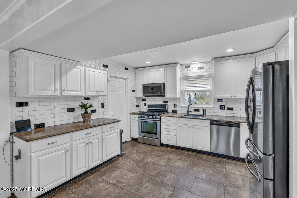 15 Benet Drive, Morganville, New Jersey image 4