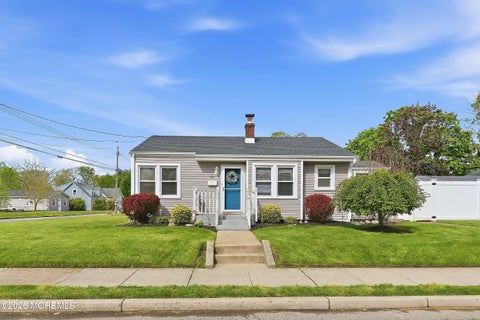 Homes For Sale - 22 Thomas Street<br/> Toms River, NJ 08753