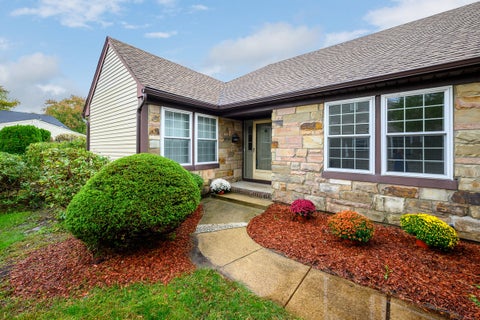 Photo of 13 Benjamin Franklin Drive, Monroe, NJ 08831 (MLS # 22632895)