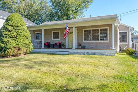 43 Roosevelt Circle W Red Bank NJ 07701