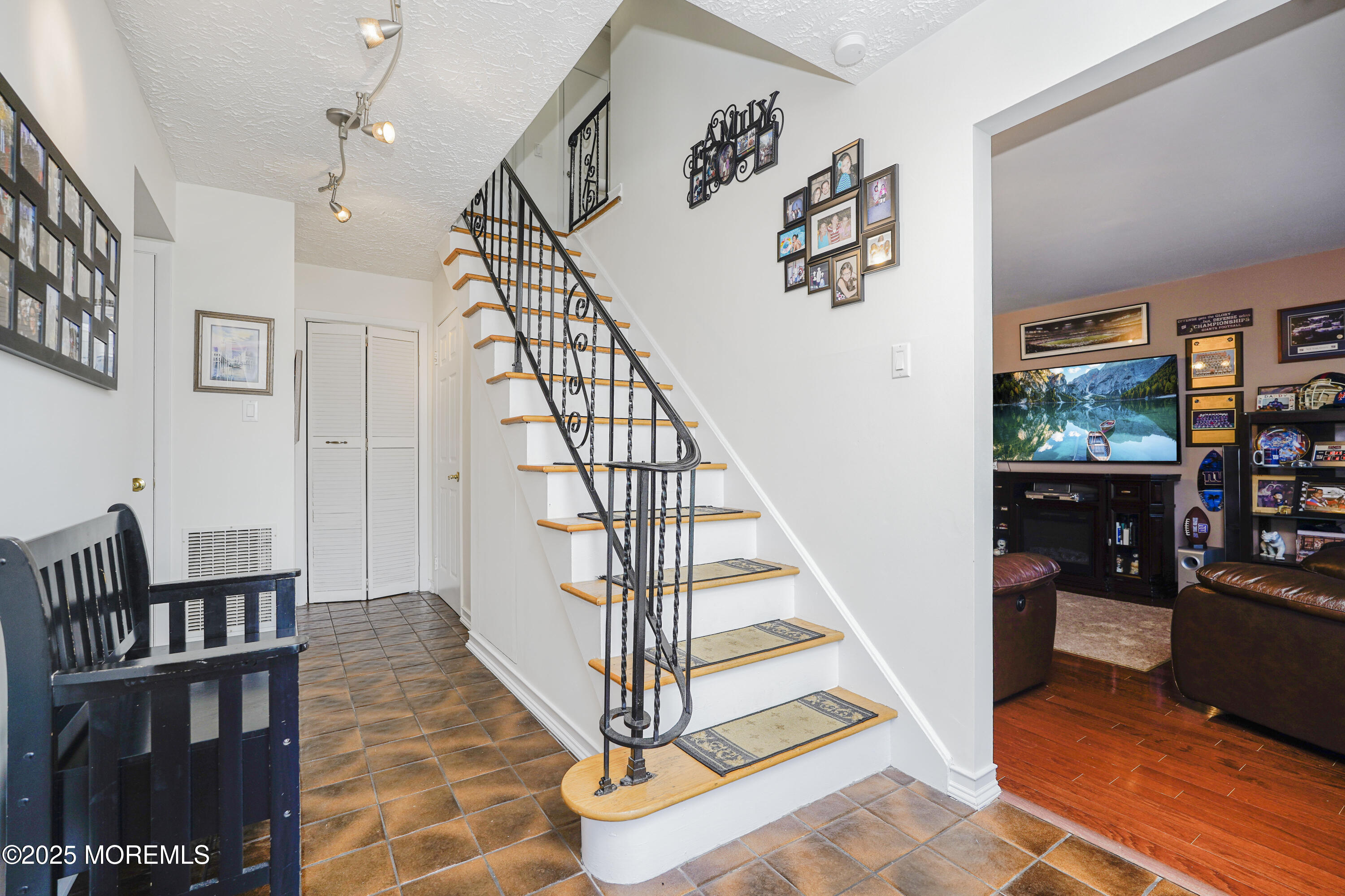 12 Lowell Road, Manalapan, New Jersey image 6