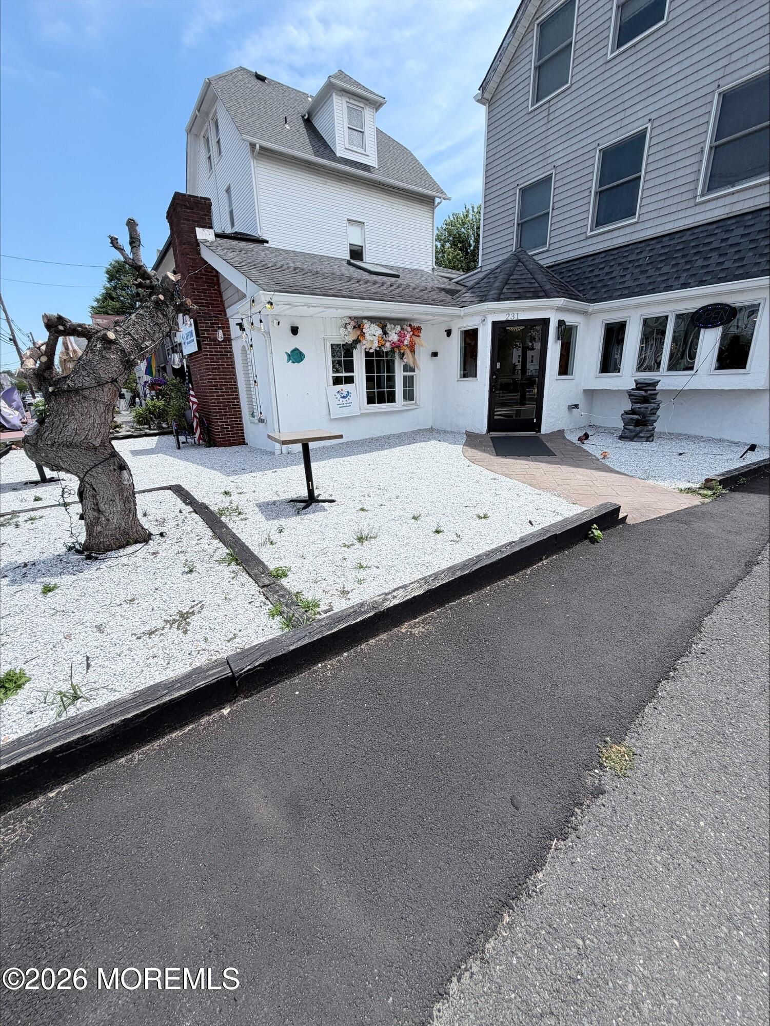 231 Bay Avenue Front