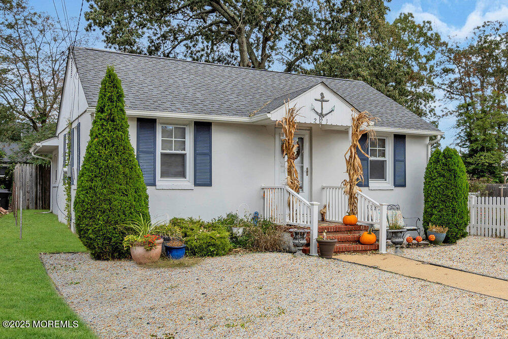 221 E Lakewood Avenue