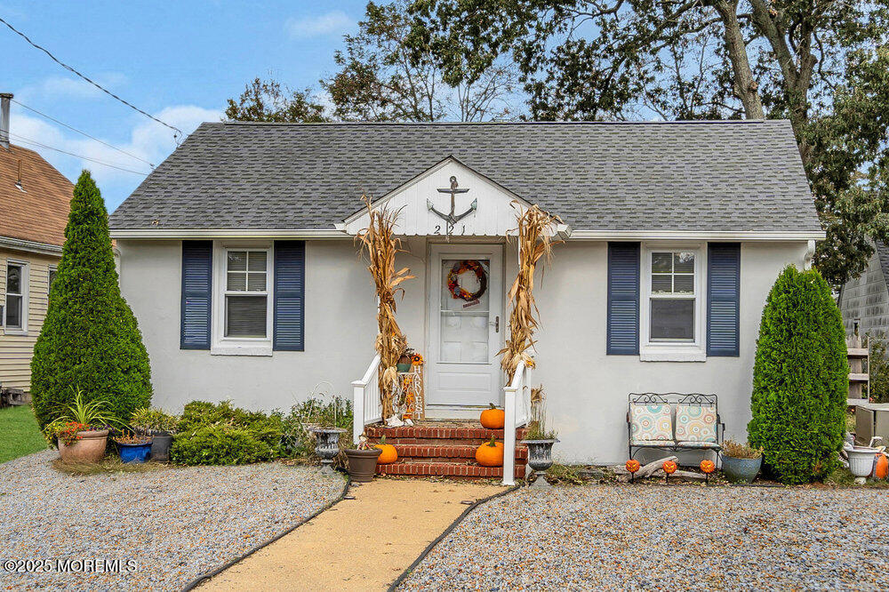 221 E Lakewood Avenue