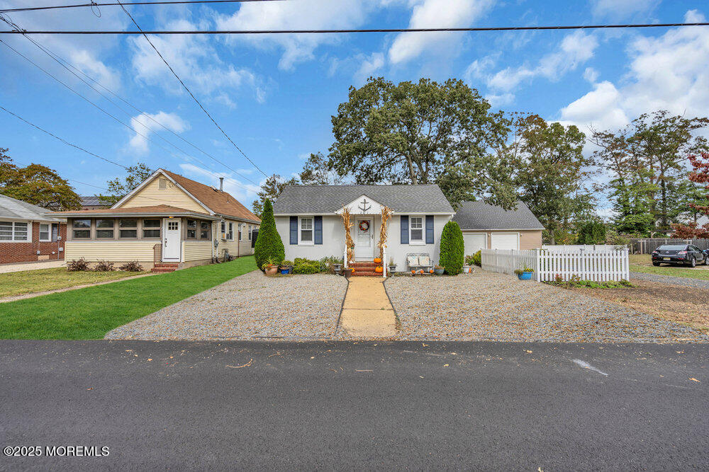 221 E Lakewood Avenue