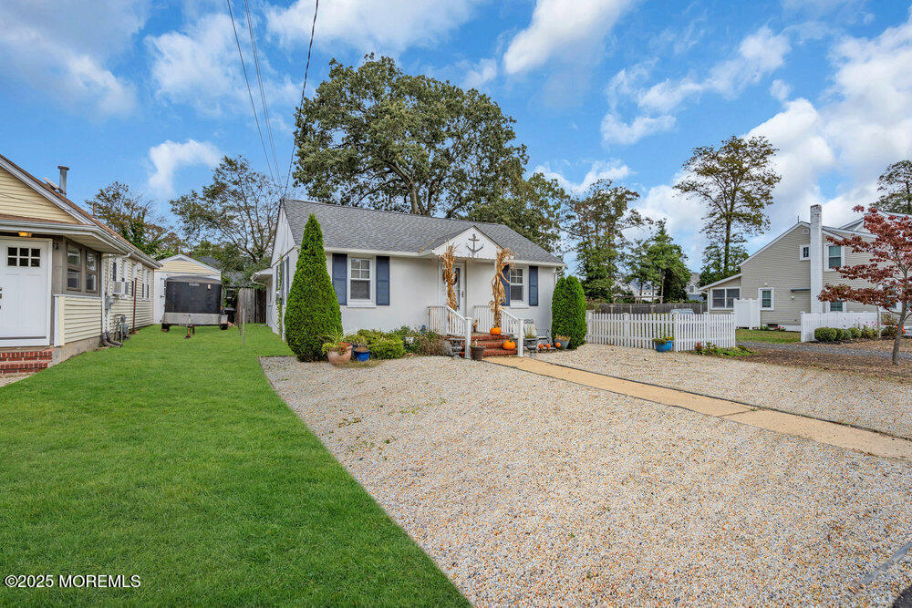 221 E Lakewood Avenue