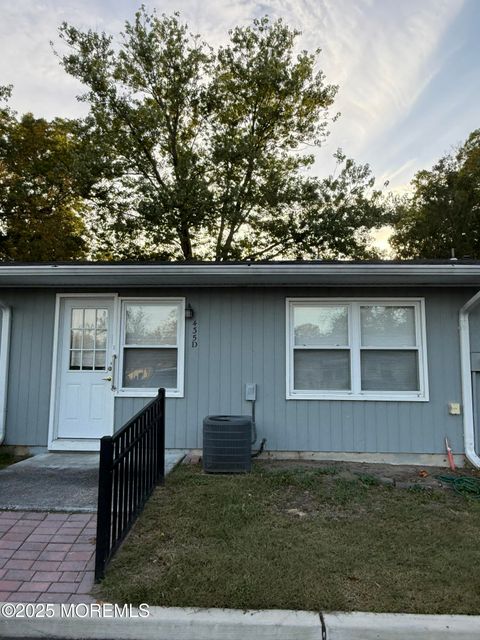 Homes For Sale - 435D Picardy Court<br/> Lakewood, NJ 08701