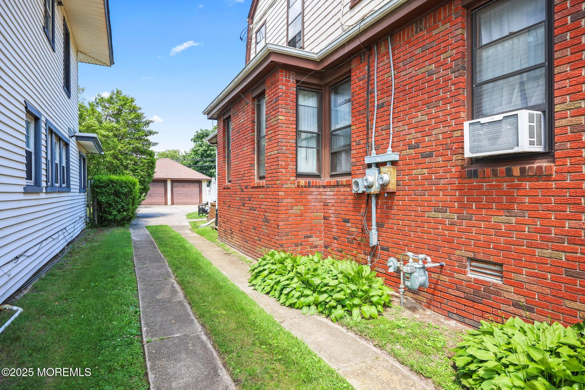 216 4th Avenue