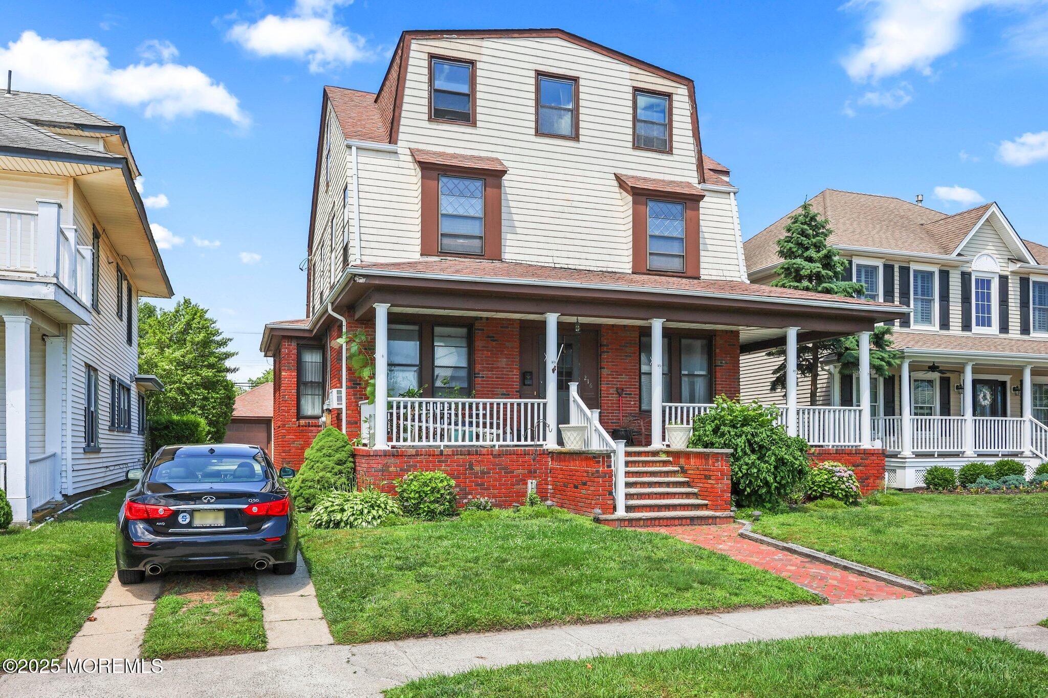 216 4th Avenue