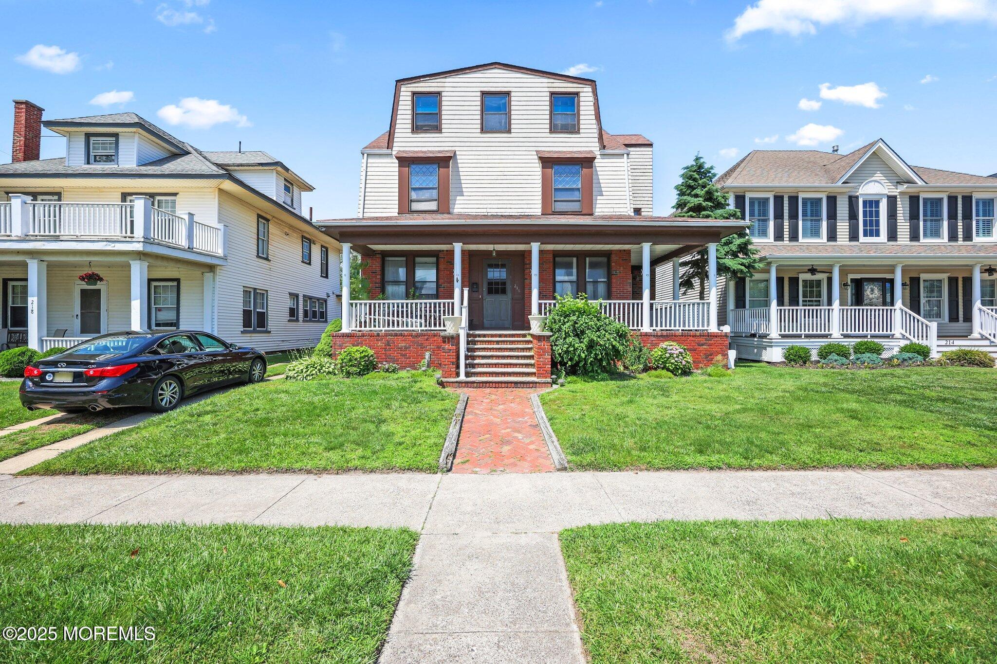 216 4th Avenue