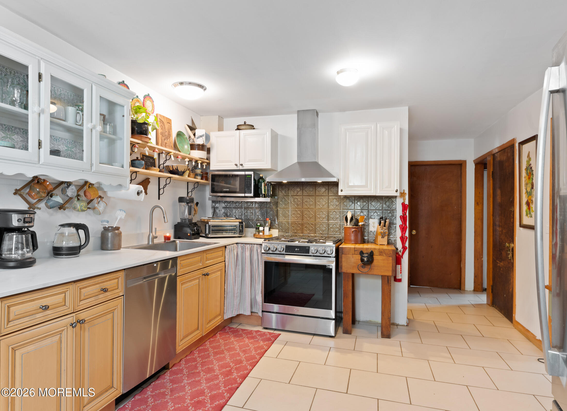 12 Thompson Avenue