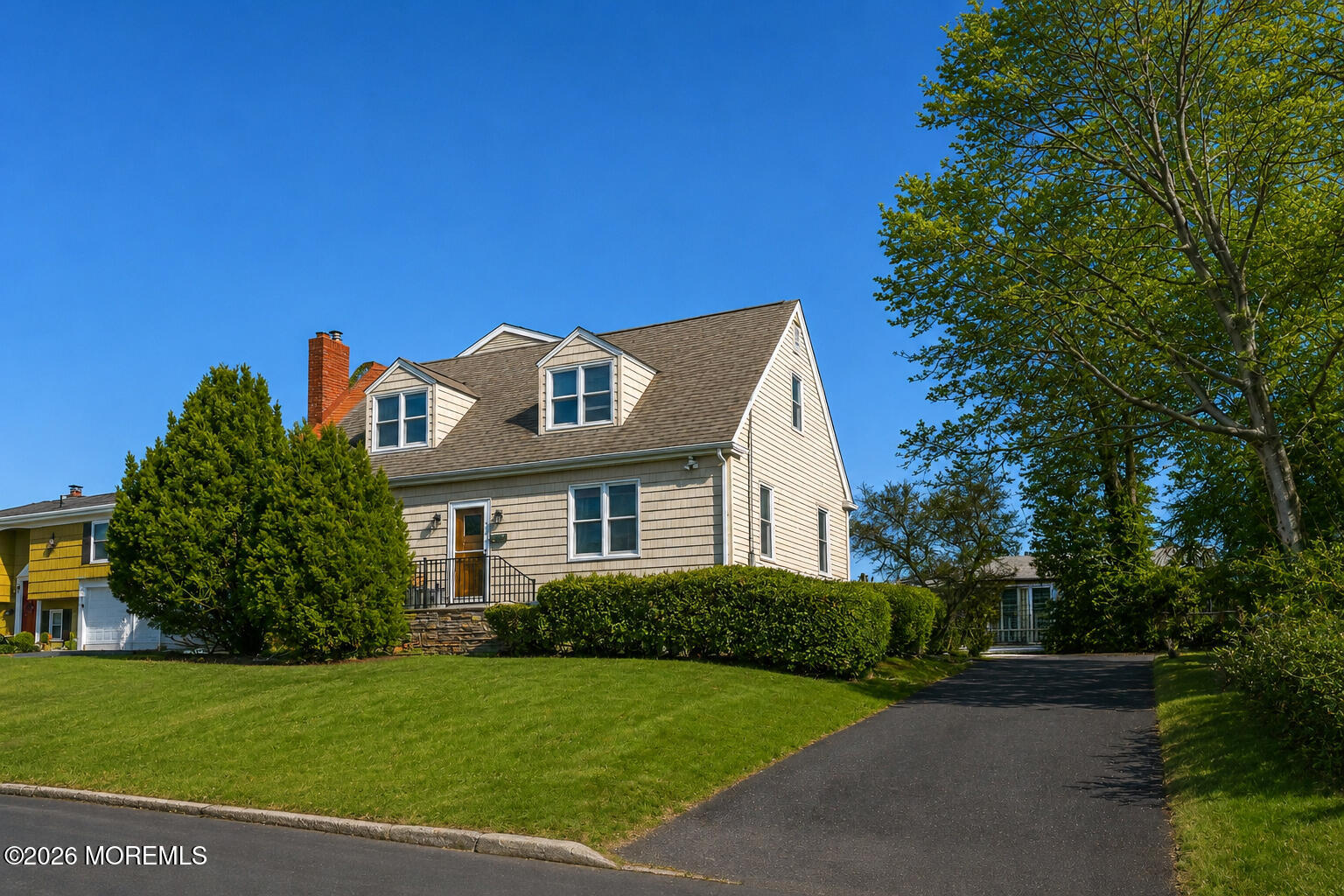 12 Thompson Avenue