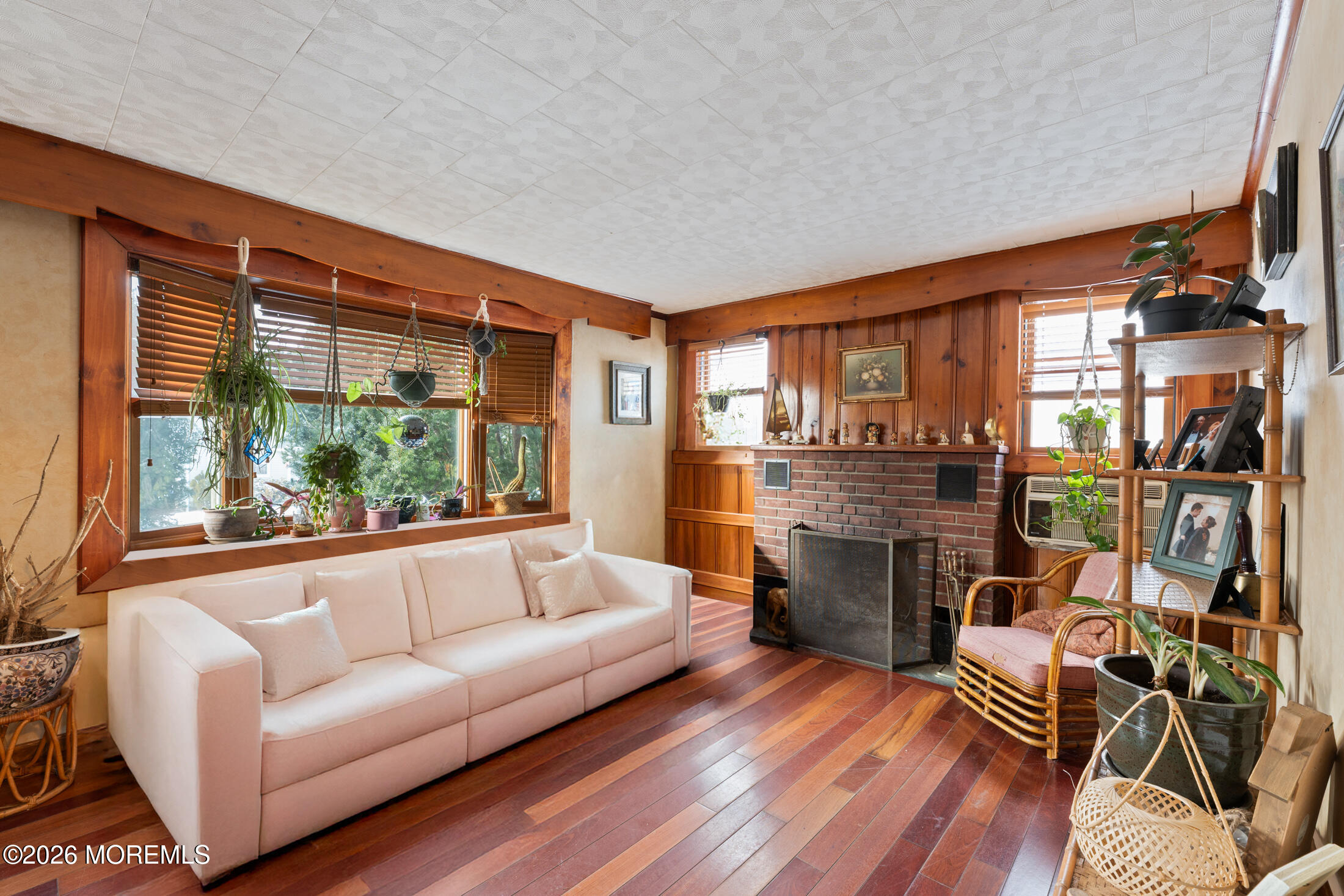 12 Thompson Avenue