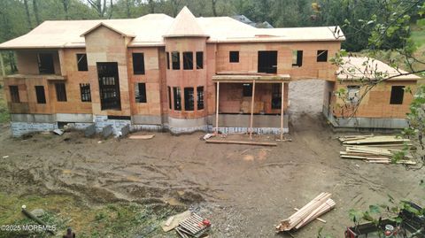 Homes For Sale - 1 E Davey Place<br/> Holmdel, NJ 07733