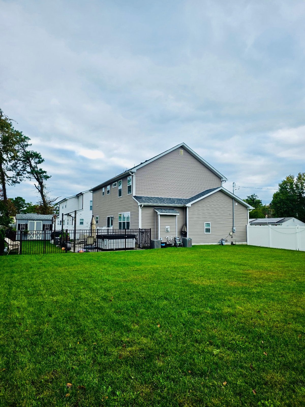 1124 Monmouth Avenue - Photo 3