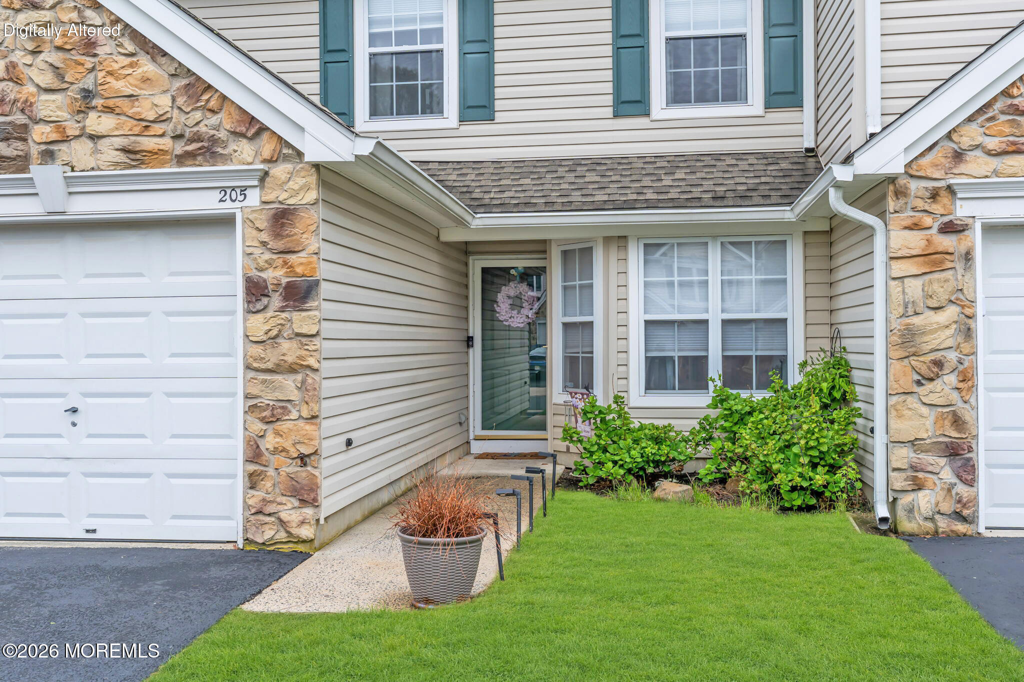 205 Iris Way