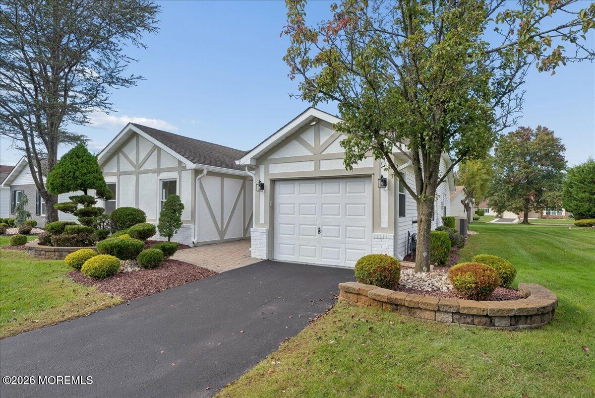 25 Hansom Lane