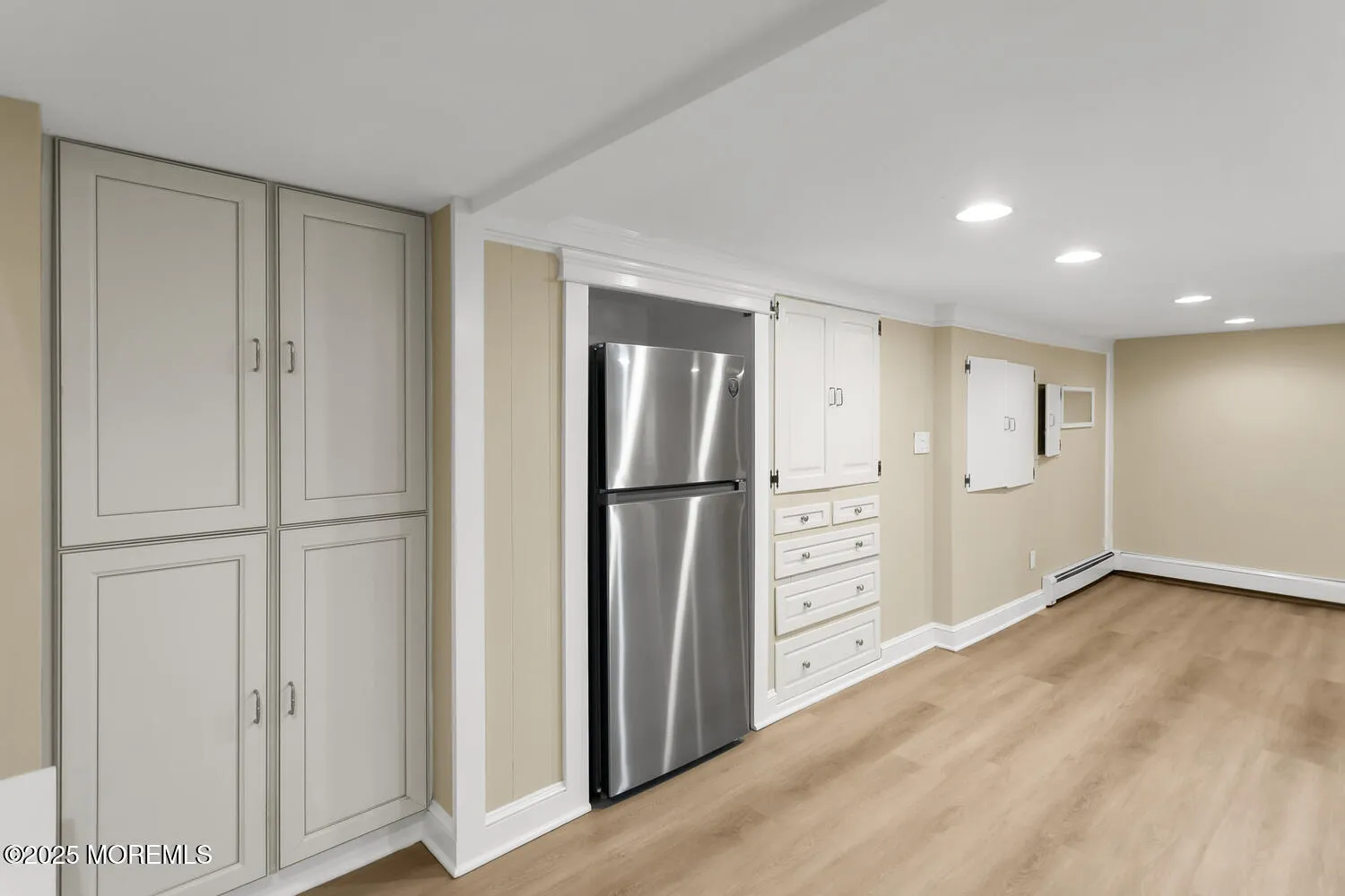 Fair Haven, New Jersey 07704, United States, 2 Bedrooms Bedrooms, ,1 BathroomBathrooms,Residential,Pending,87332