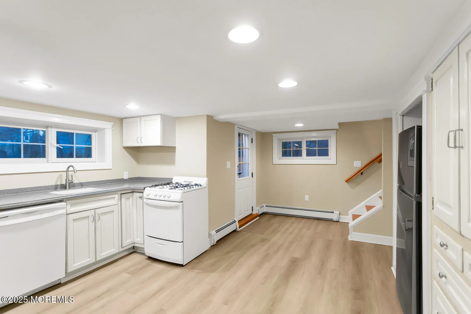 Fair Haven, New Jersey 07704, United States, 2 Bedrooms Bedrooms, ,1 BathroomBathrooms,Residential,Pending,87332