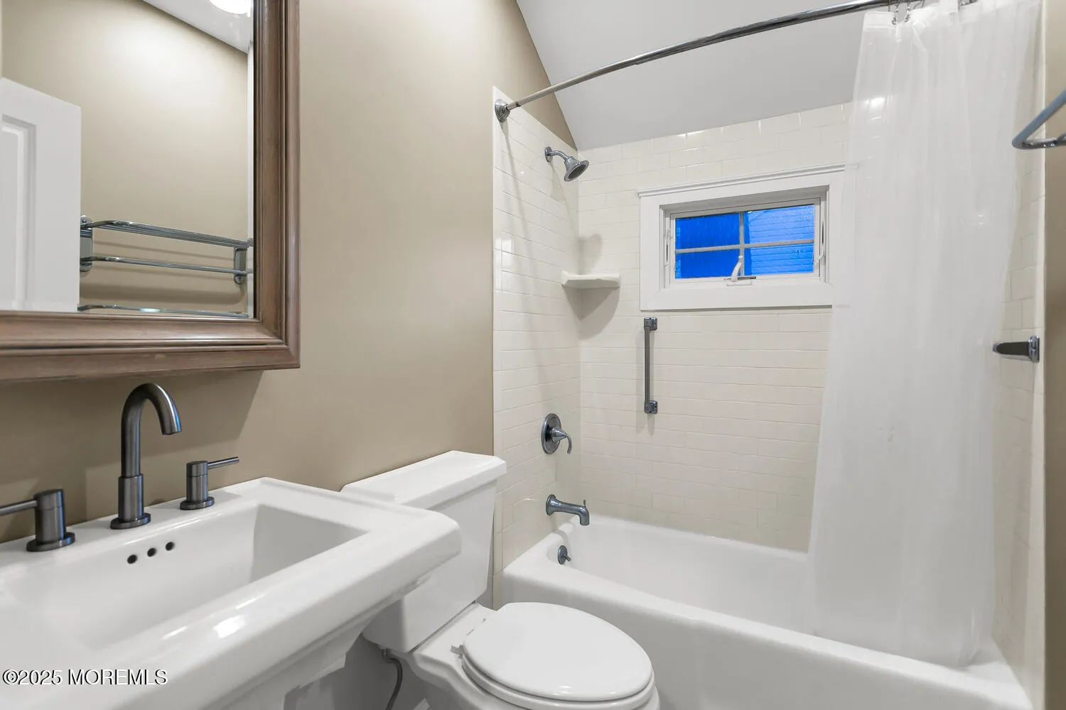 Fair Haven, New Jersey 07704, United States, 2 Bedrooms Bedrooms, ,1 BathroomBathrooms,Residential,Pending,87332