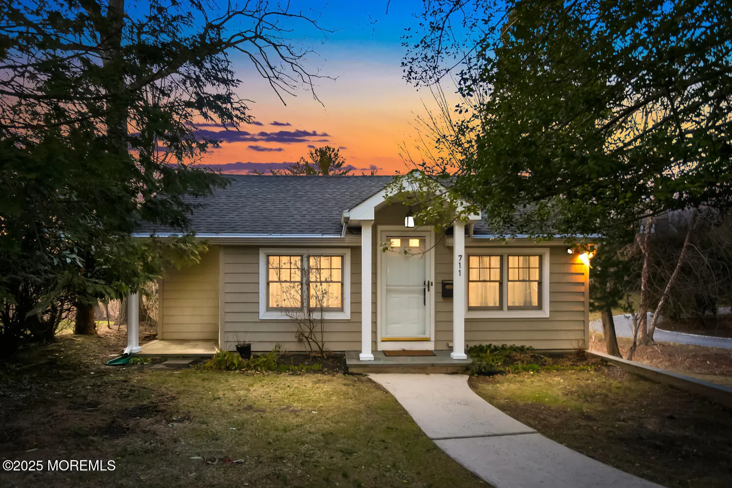 Fair Haven, New Jersey 07704, United States, 2 Bedrooms Bedrooms, ,1 BathroomBathrooms,Residential,Pending,87332