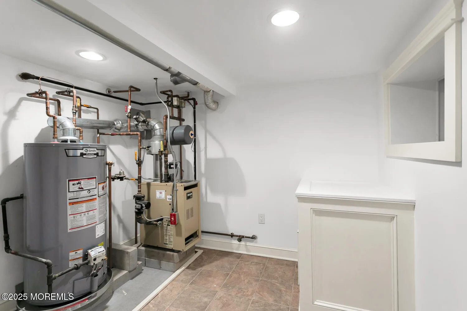 Fair Haven, New Jersey 07704, United States, 2 Bedrooms Bedrooms, ,1 BathroomBathrooms,Residential,Pending,87332