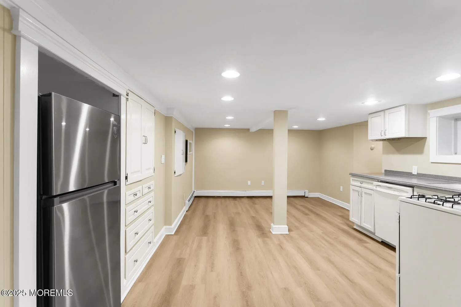 Fair Haven, New Jersey 07704, United States, 2 Bedrooms Bedrooms, ,1 BathroomBathrooms,Residential,Pending,87332