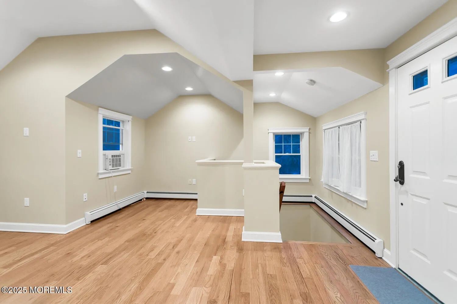 Fair Haven, New Jersey 07704, United States, 2 Bedrooms Bedrooms, ,1 BathroomBathrooms,Residential,Pending,87332