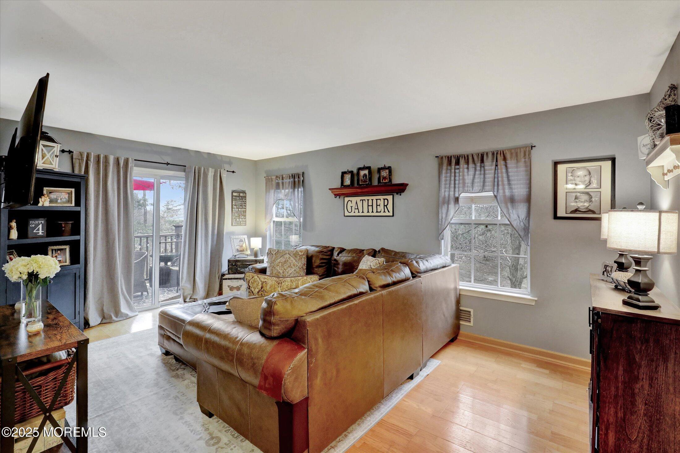 102 Heron Court, Manalapan, New Jersey image 17