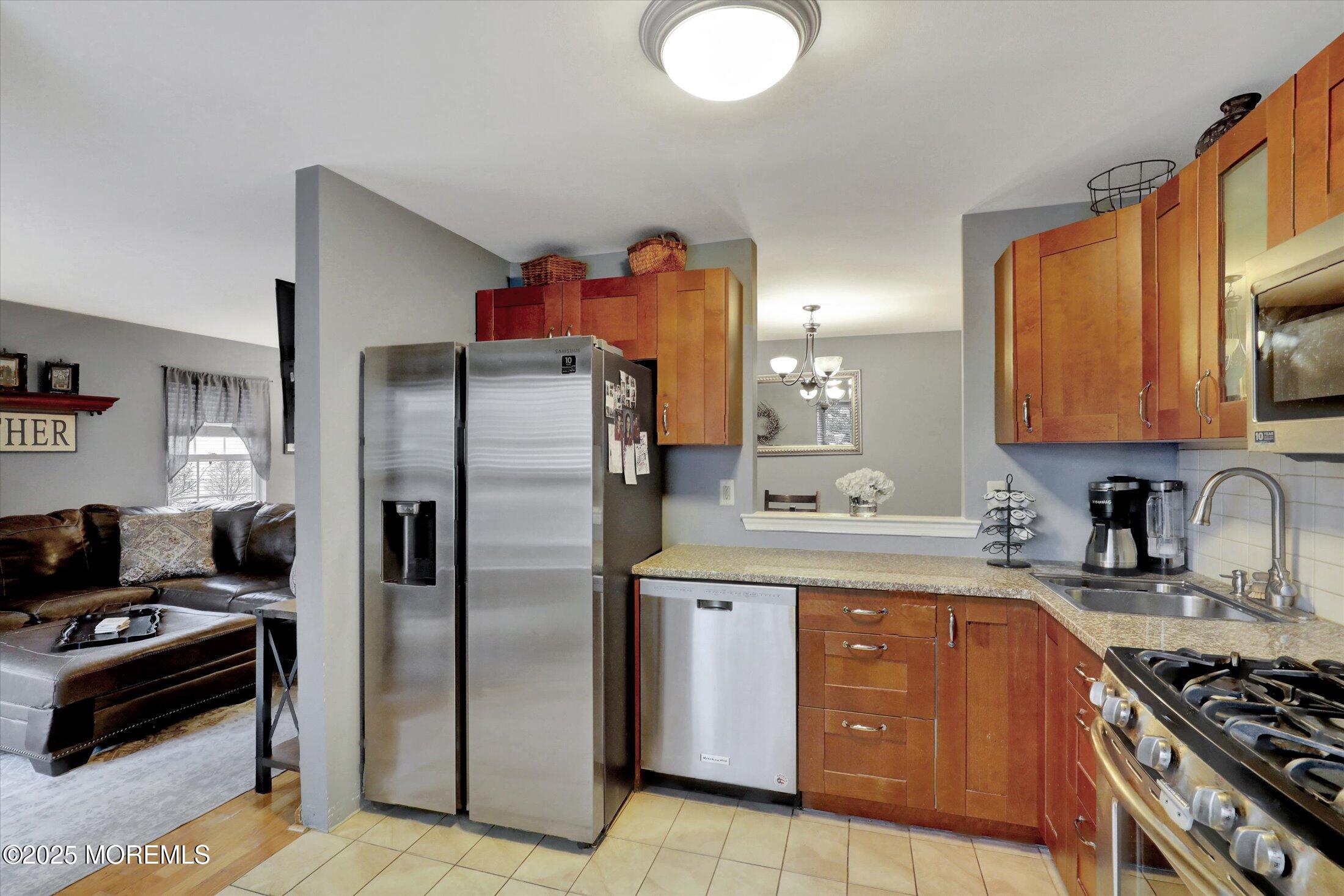 102 Heron Court, Manalapan, New Jersey image 13