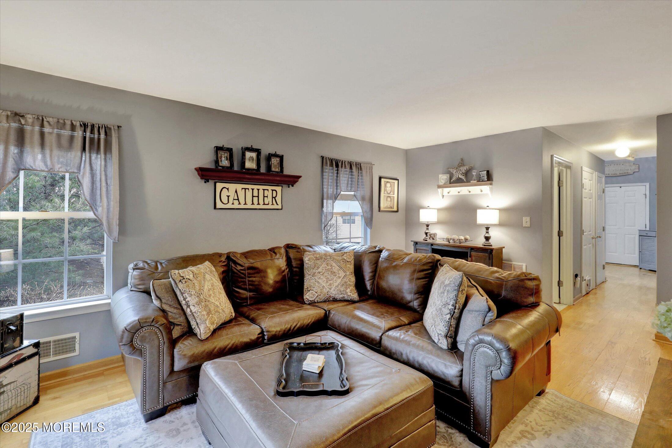 102 Heron Court, Manalapan, New Jersey image 9