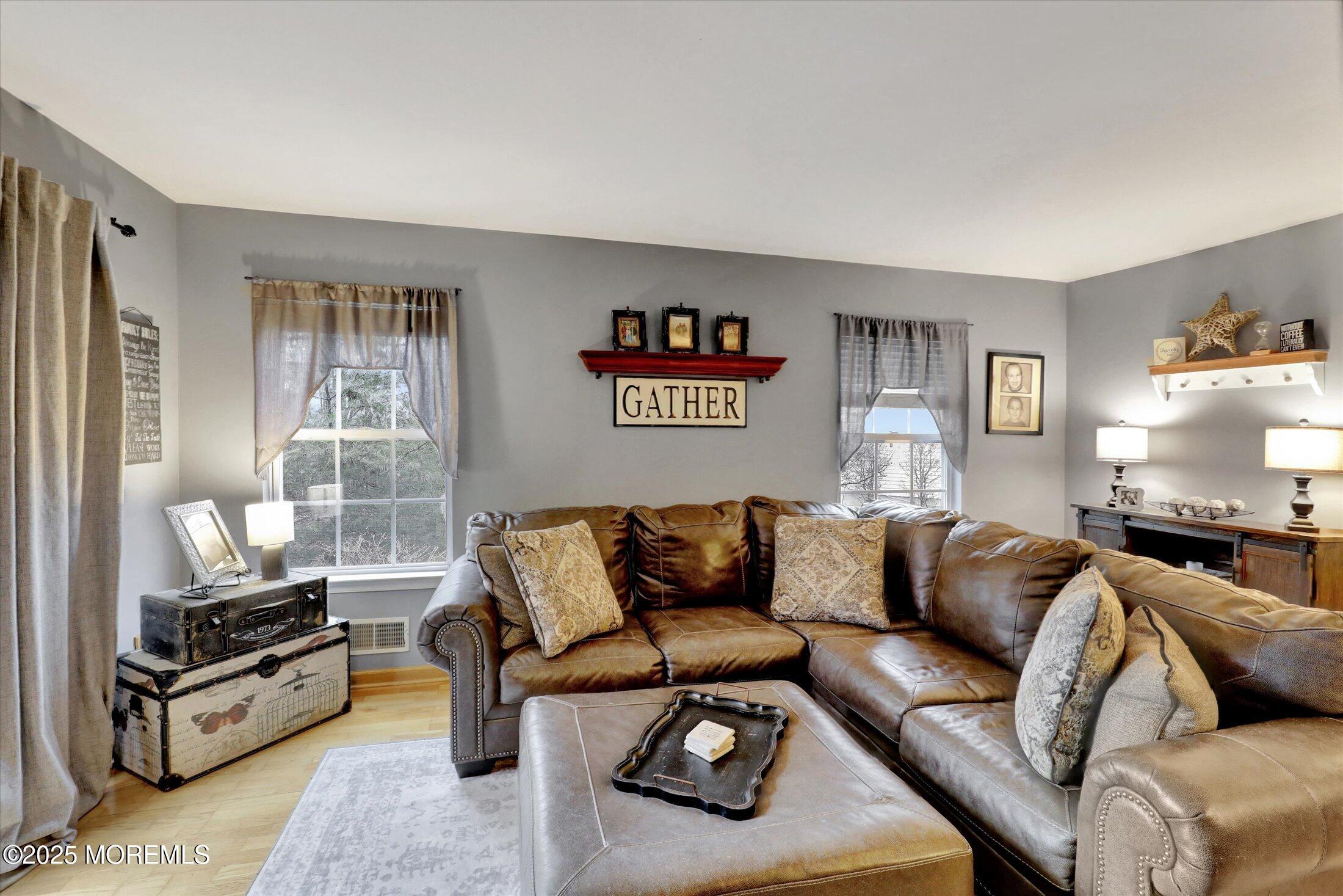 102 Heron Court, Manalapan, New Jersey image 6