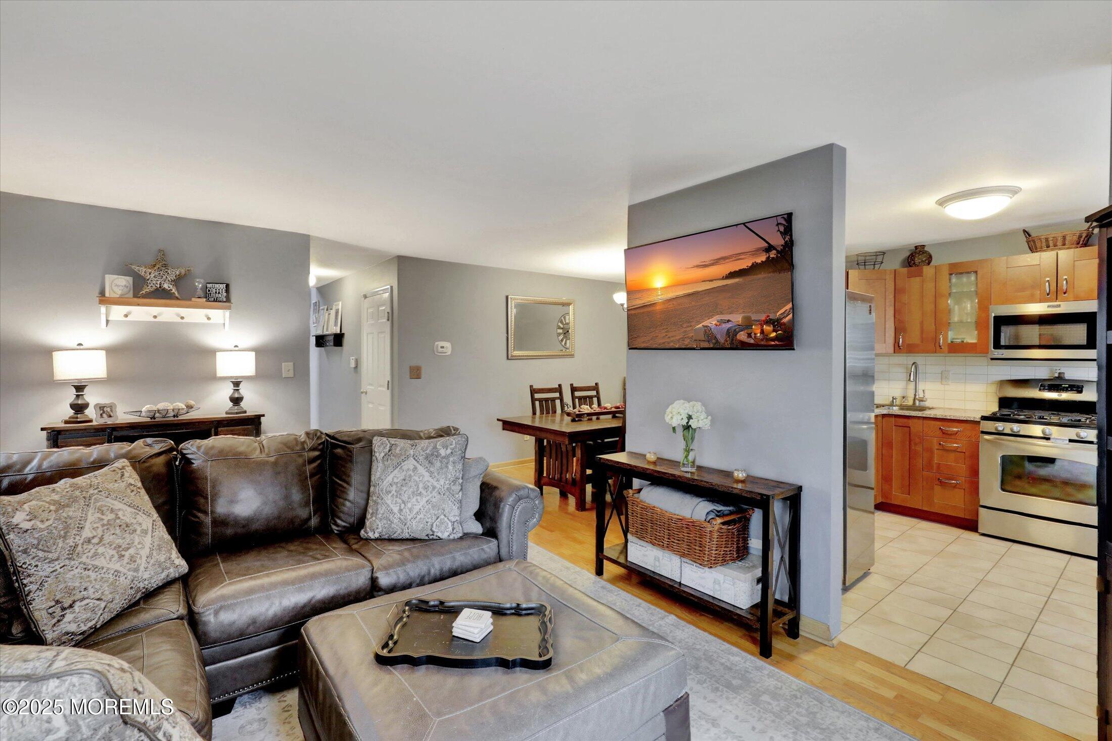 102 Heron Court, Manalapan, New Jersey image 10