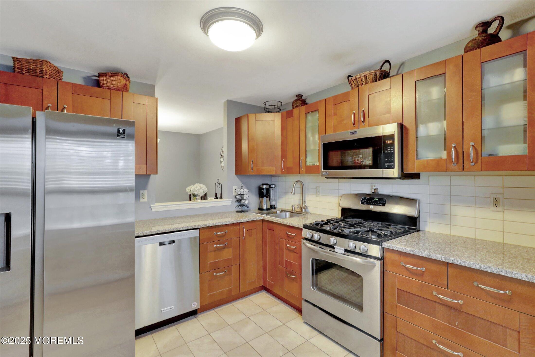 102 Heron Court, Manalapan, New Jersey image 12