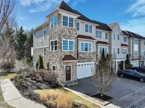 Condo For Sale - 12 White Oak Lane<br/> Aberdeen, NJ 07747