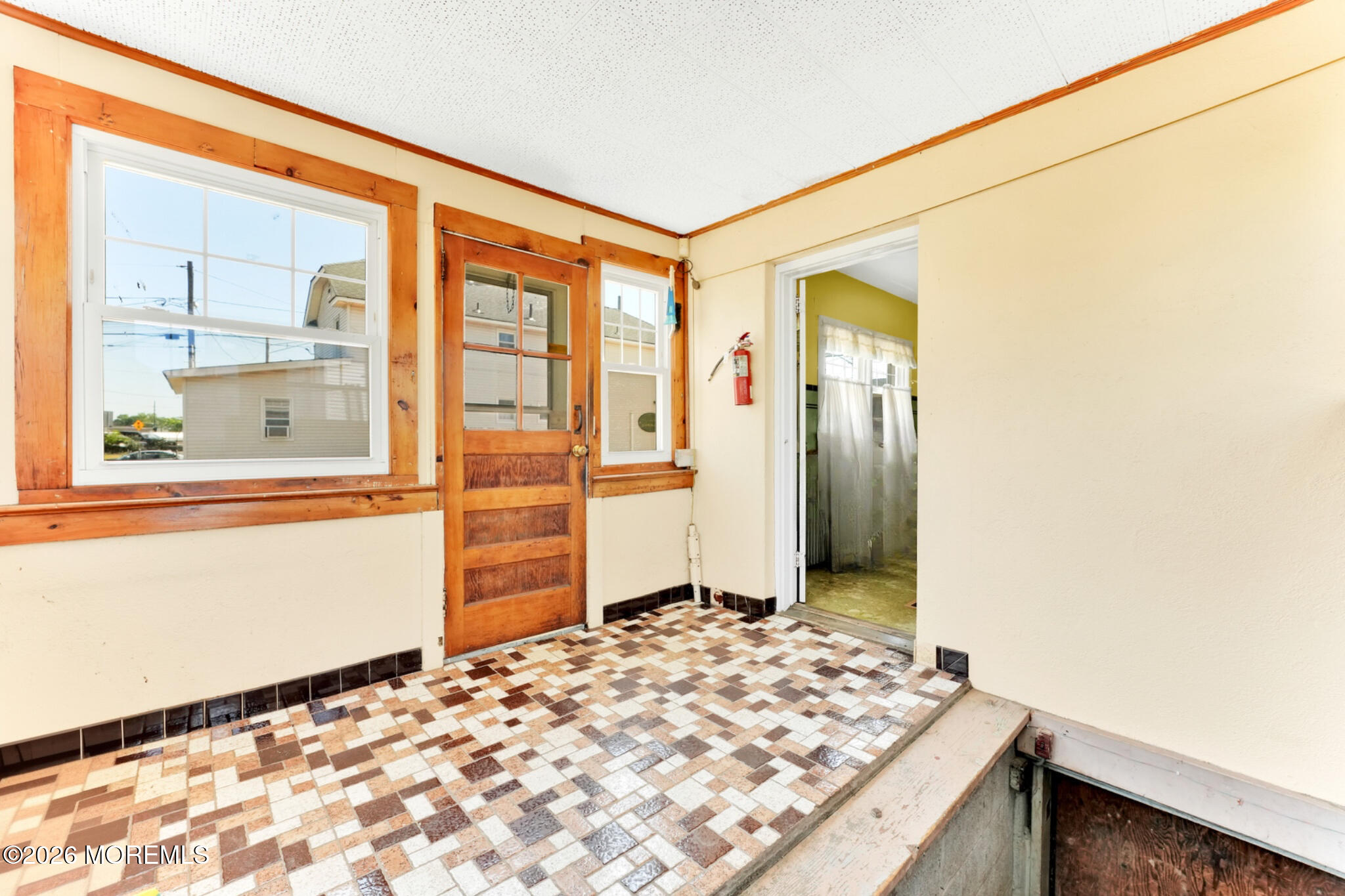 335 Maple Place - Photo 3