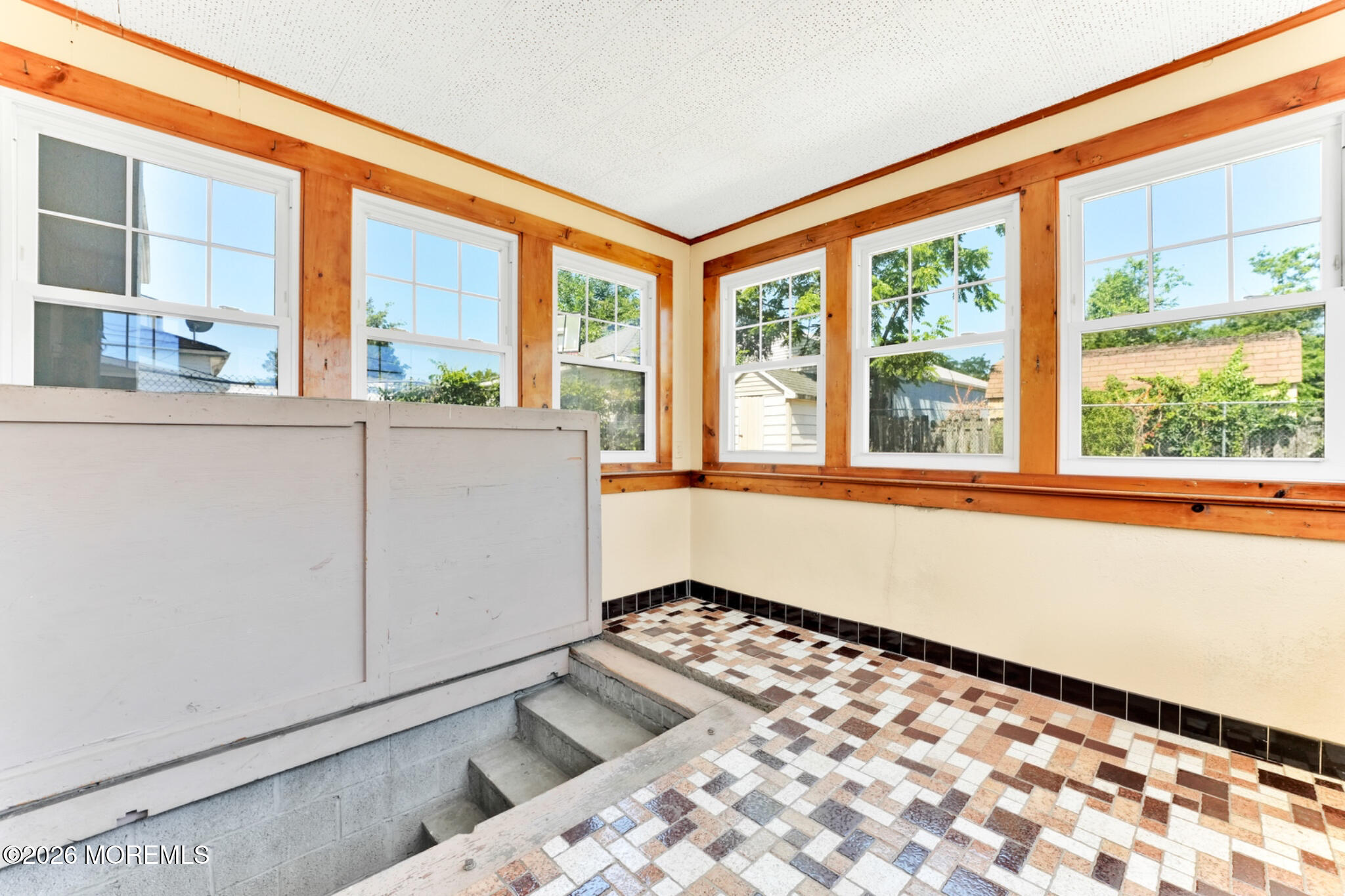 335 Maple Place - Photo 4
