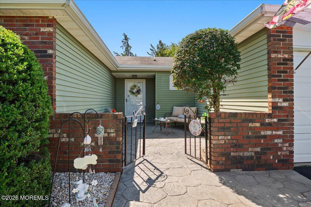 84 Everest Drive S