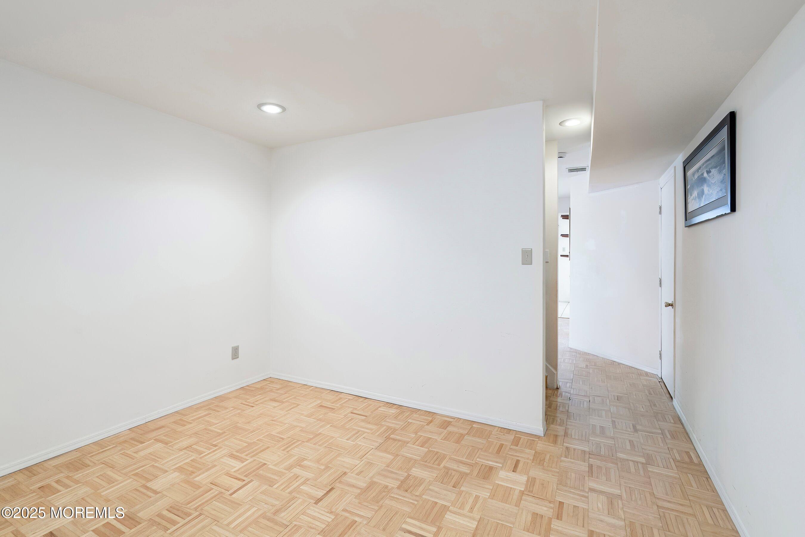 173 Woodcliff Boulevard, Morganville, New Jersey image 25