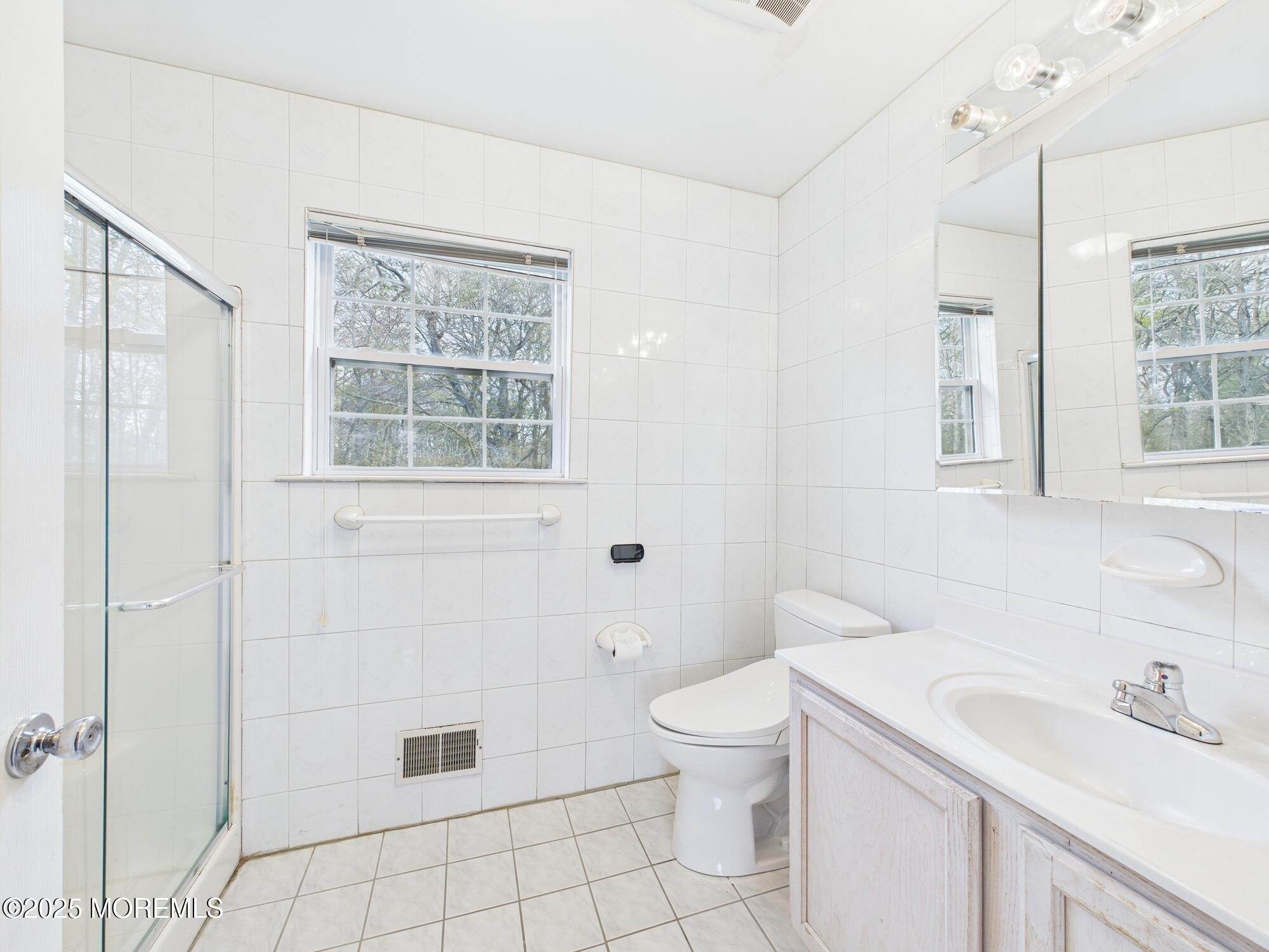 6 Katie Court, Lakewood, New Jersey image 27