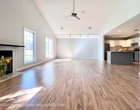 Townhouse For Rent - 159 Tanglewood Place<br/> Morganville, NJ 07751